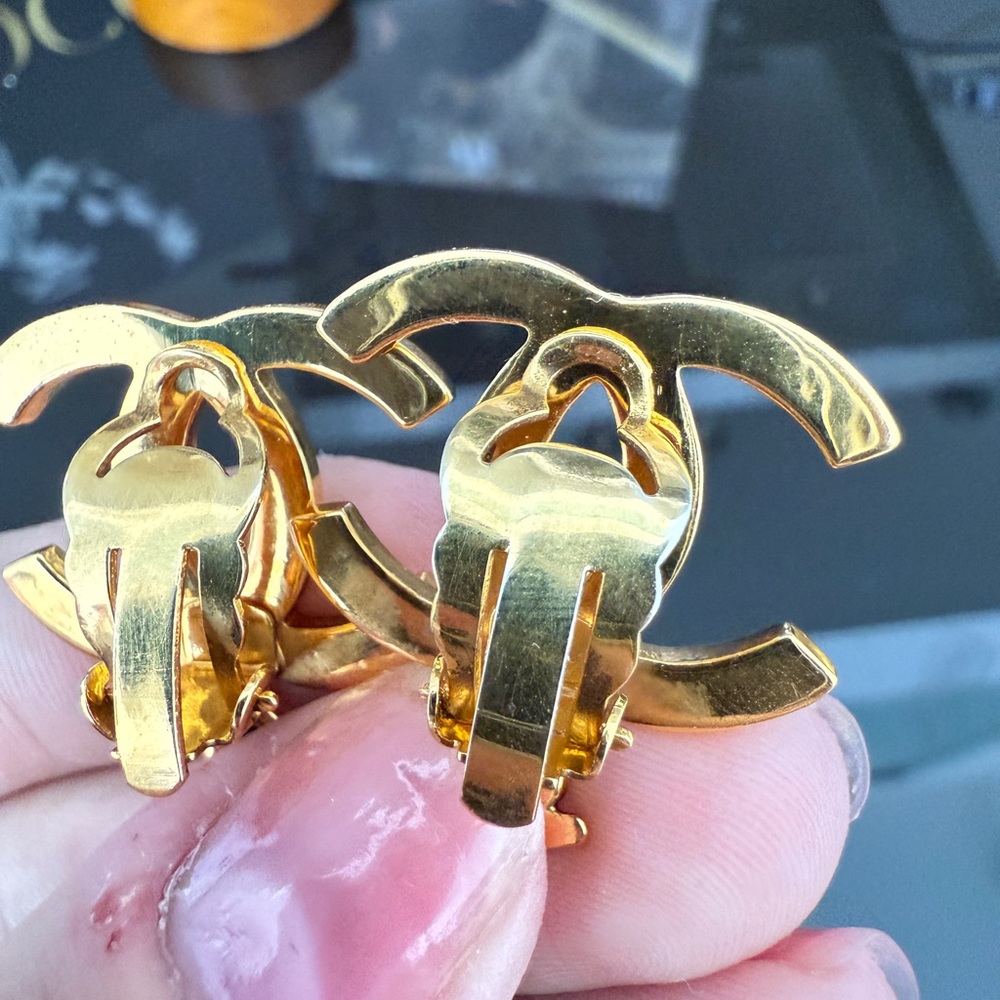 LOT 2222 RUNWAY 24K gold plated CHANEL vintage lizard Earrings with Pearls 1991 - Picture 12 of 17